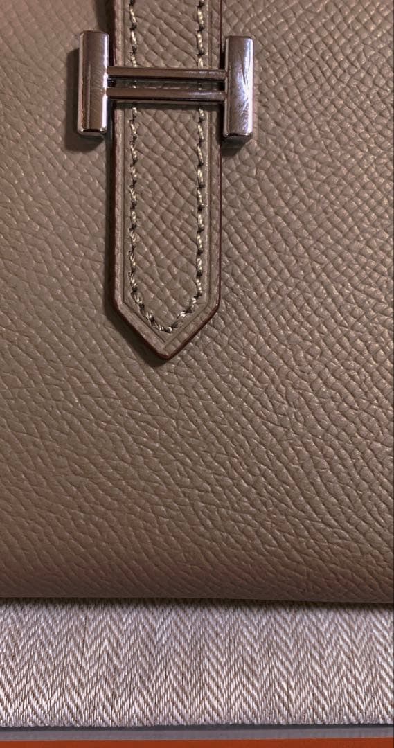 yuka　本革　２つ折り財布