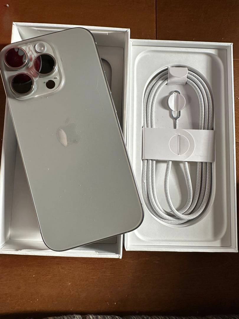 新品‼️ Apple iPhone 16Pro 256gb ナチュラルチタニウム
