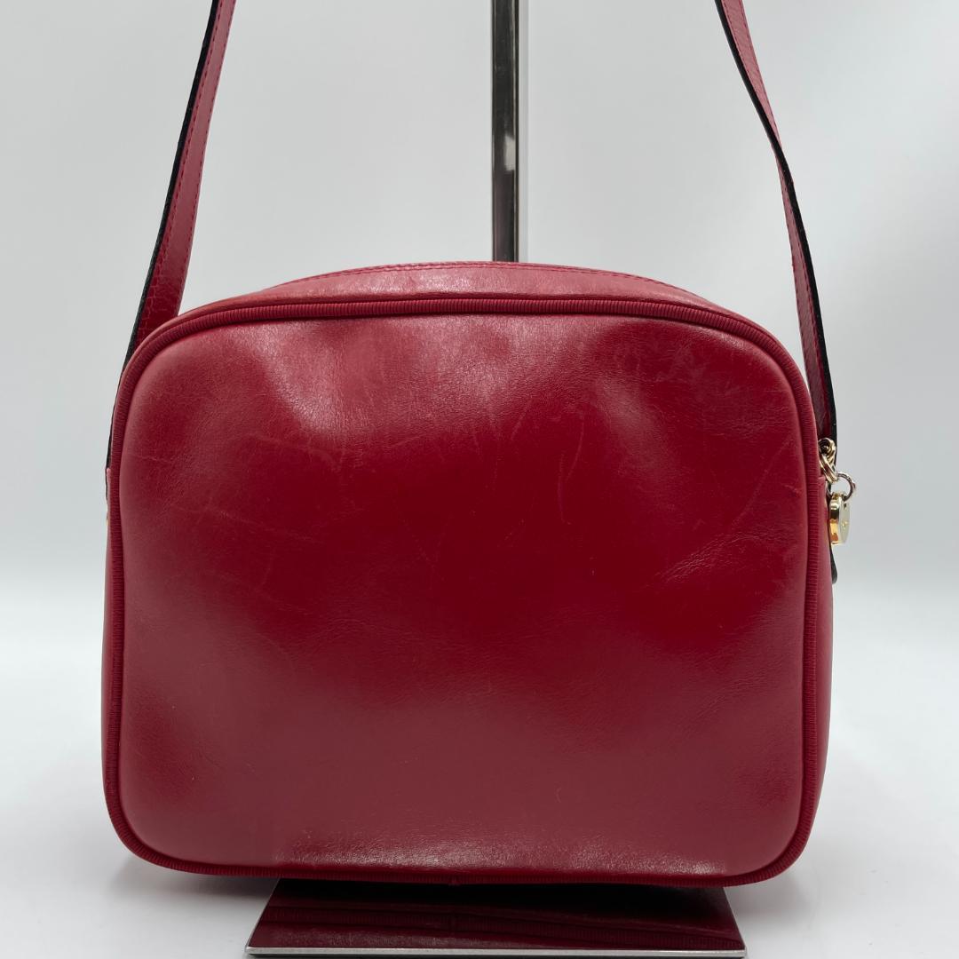 良品 Ferragamo ショルダーバッグ レザー レッド ヴァラリボン