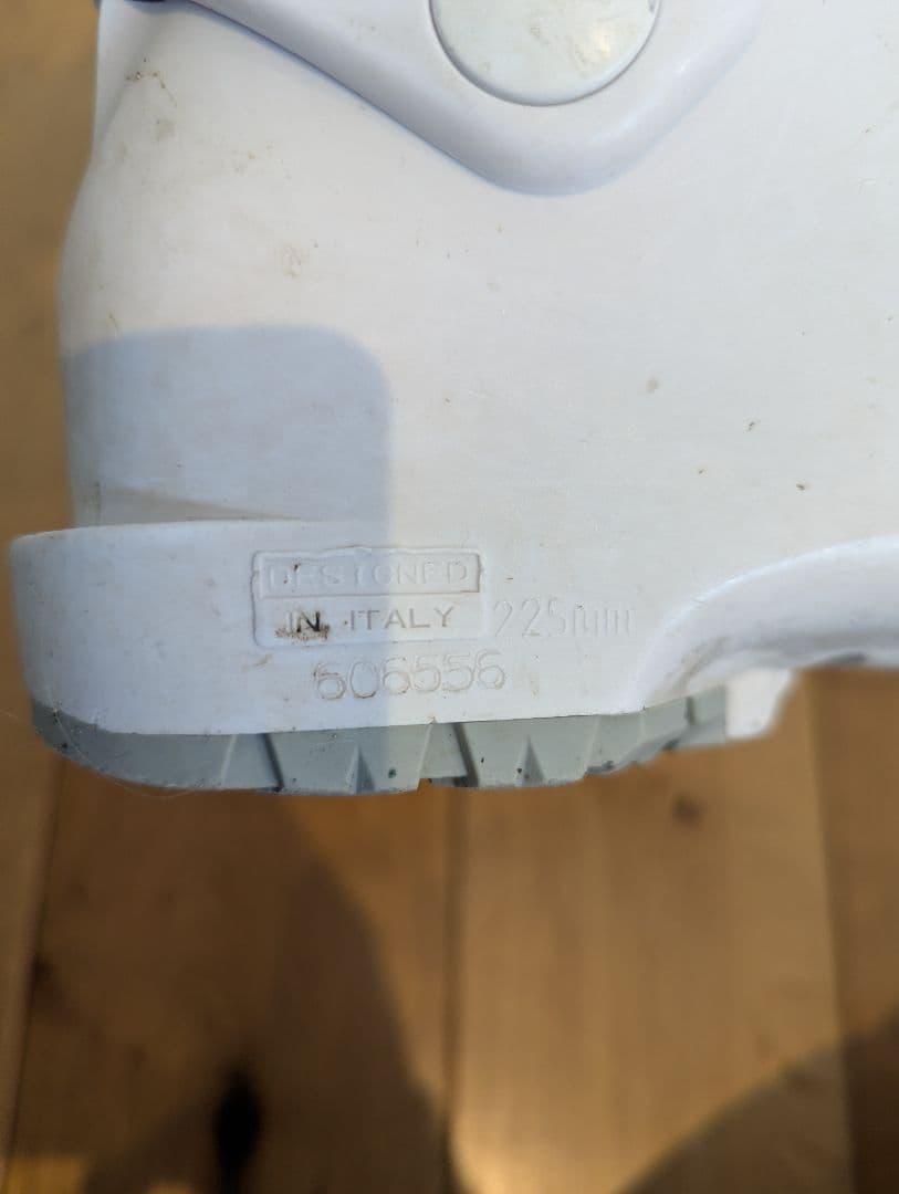 ATOMIC ジュニア用スキー板 ビンディング付き、ブーツセット