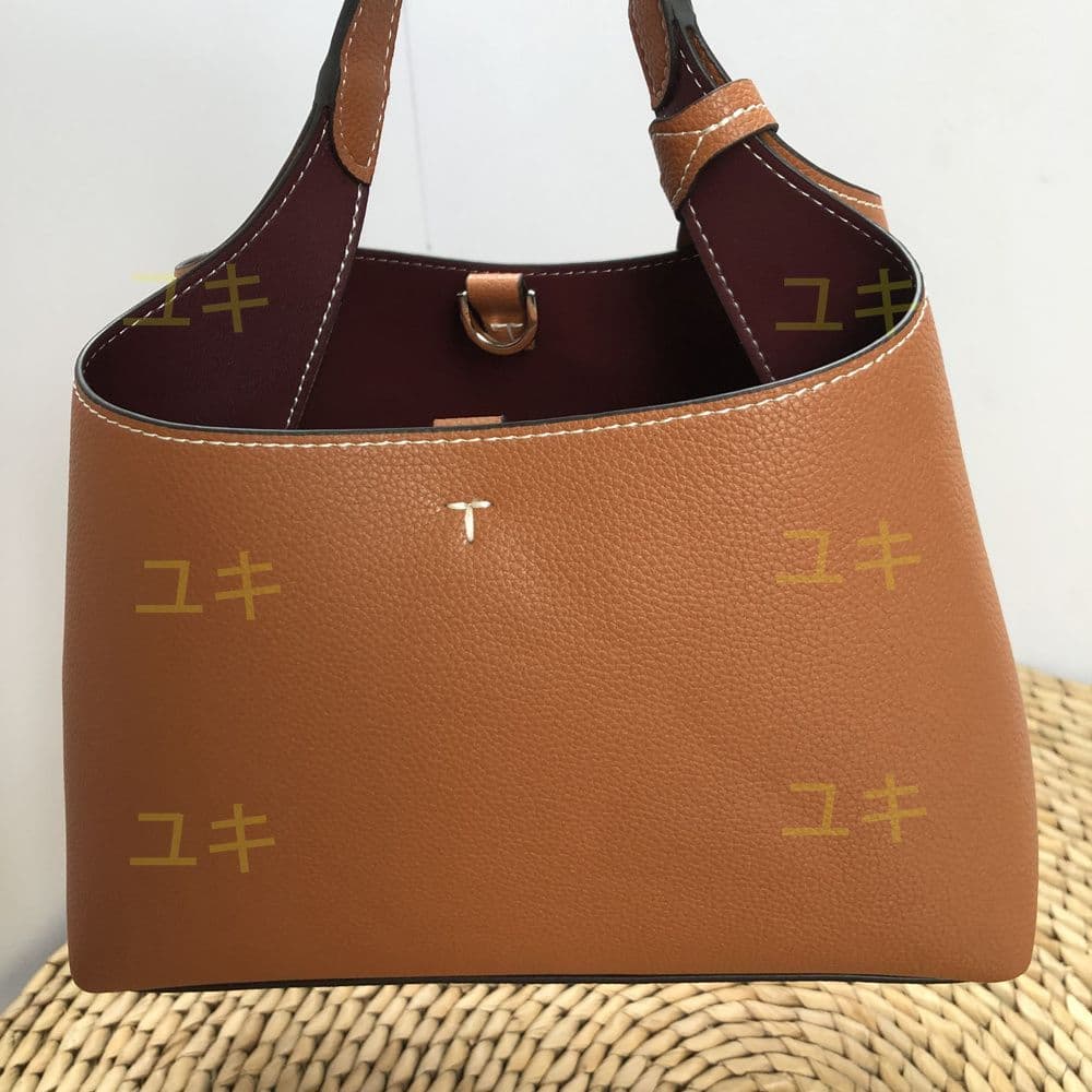 トッズ ブラウン レザー ハンドバッグショルダーバッグ