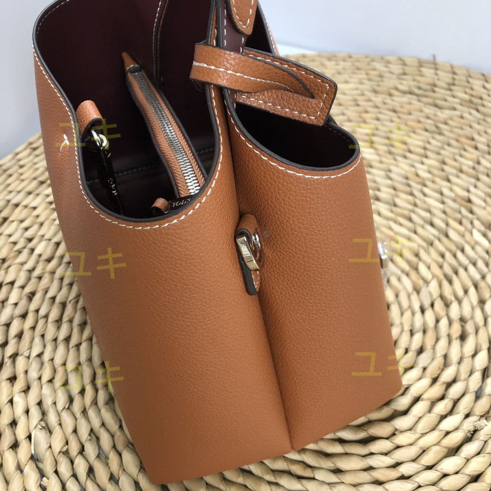 トッズ ブラウン レザー ハンドバッグショルダーバッグ