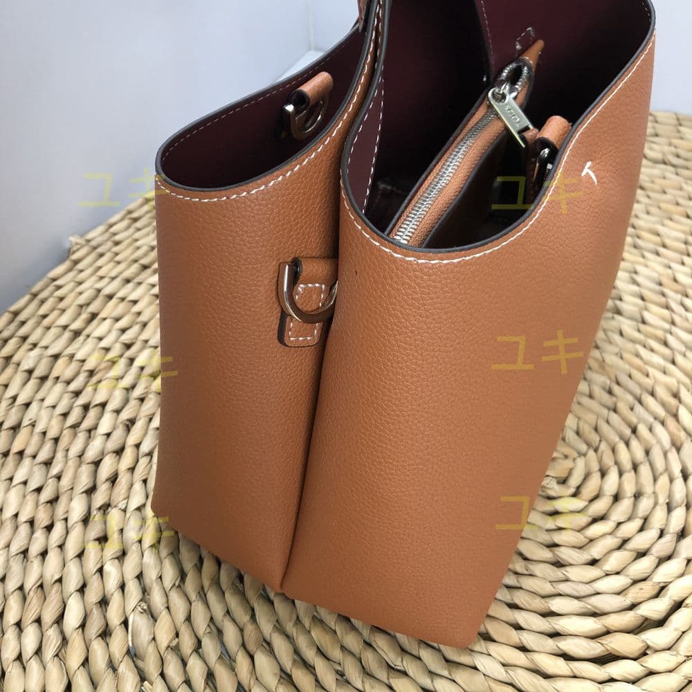 トッズ ブラウン レザー ハンドバッグショルダーバッグ