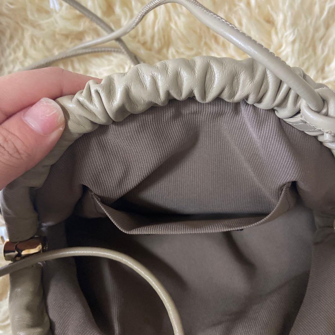 FURLA エッセンシャル s レザークラッチバッグ