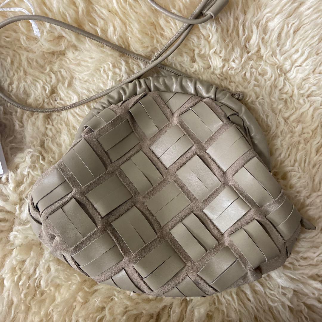 FURLA エッセンシャル s レザークラッチバッグ