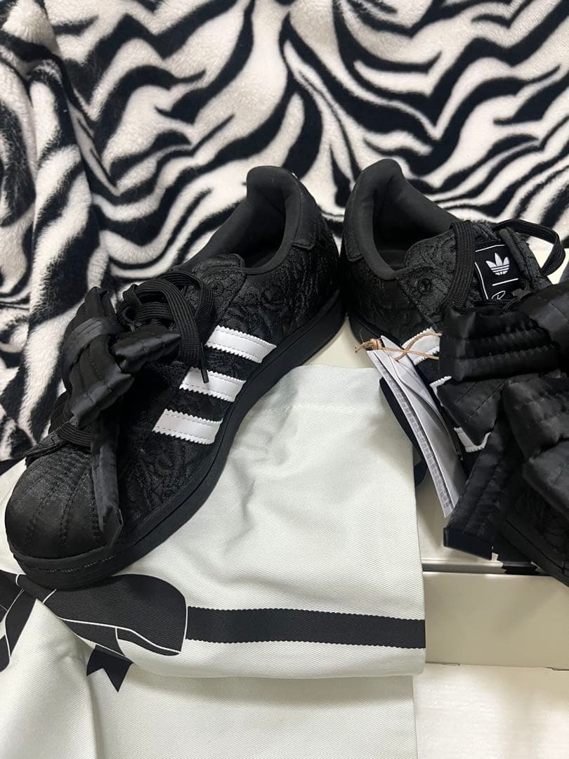 adidas CAROLINE HU キャロライン フウ