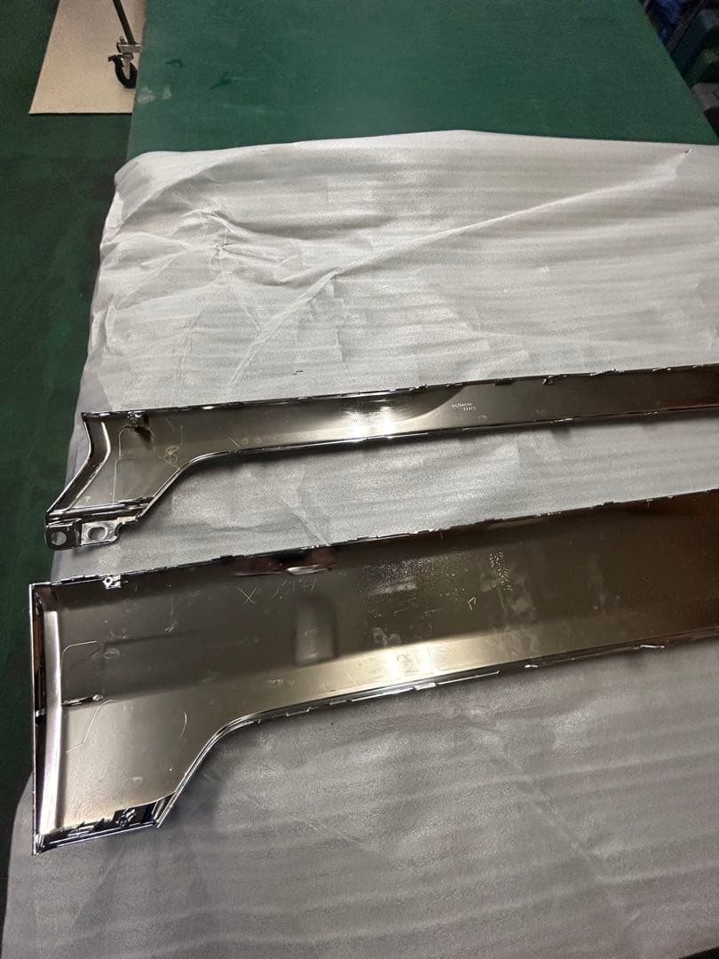 トヨタ ハイエース 200系 純正フロントグリル　新車取外し品