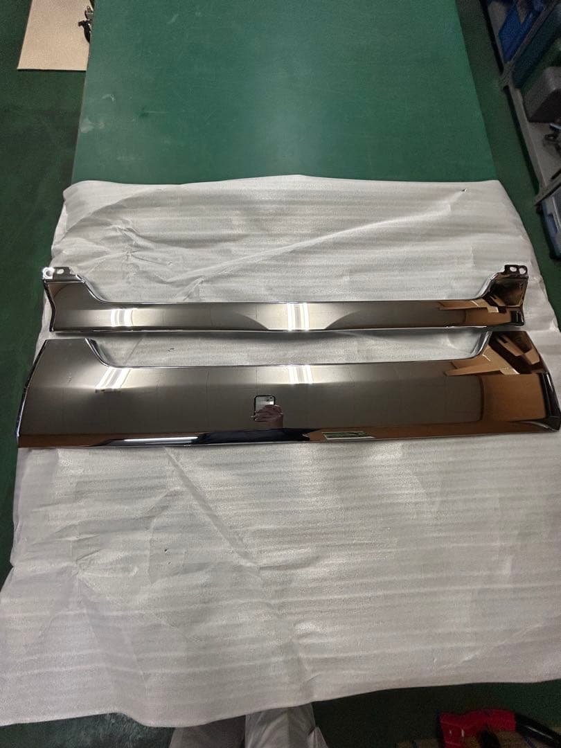 トヨタ ハイエース 200系 純正フロントグリル　新車取外し品