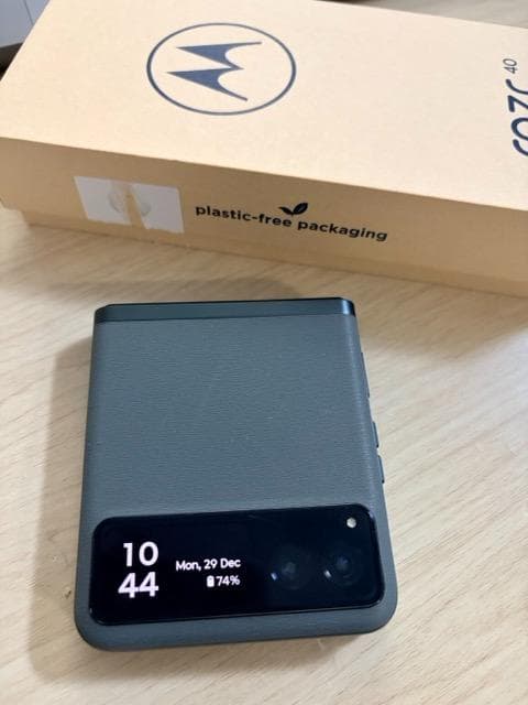 [ジャンク品] Motorola Razr 40 - セージグリーン 256GB