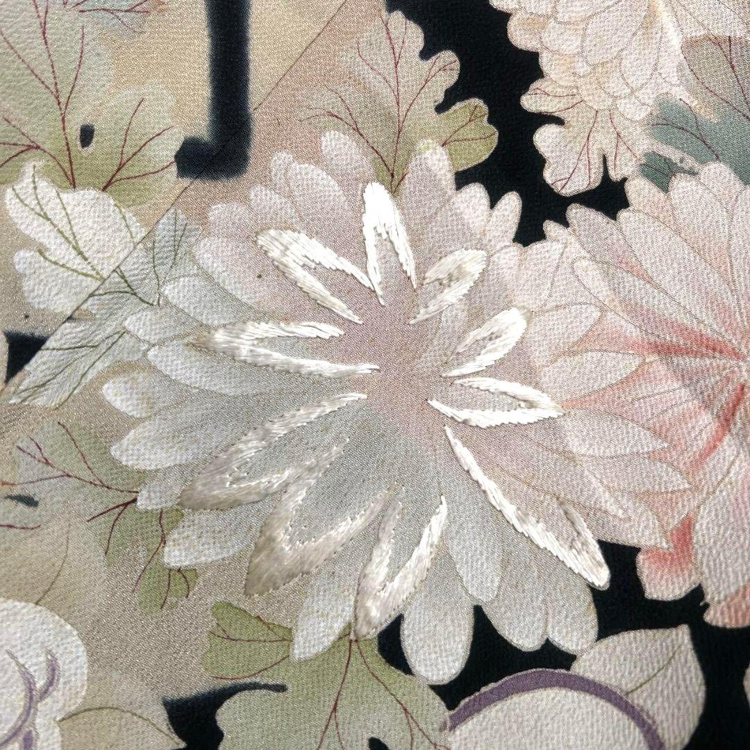 アンティーク　黒留袖　刺繍　相良刺繍　牡丹　菊花　立花　着物　101b p