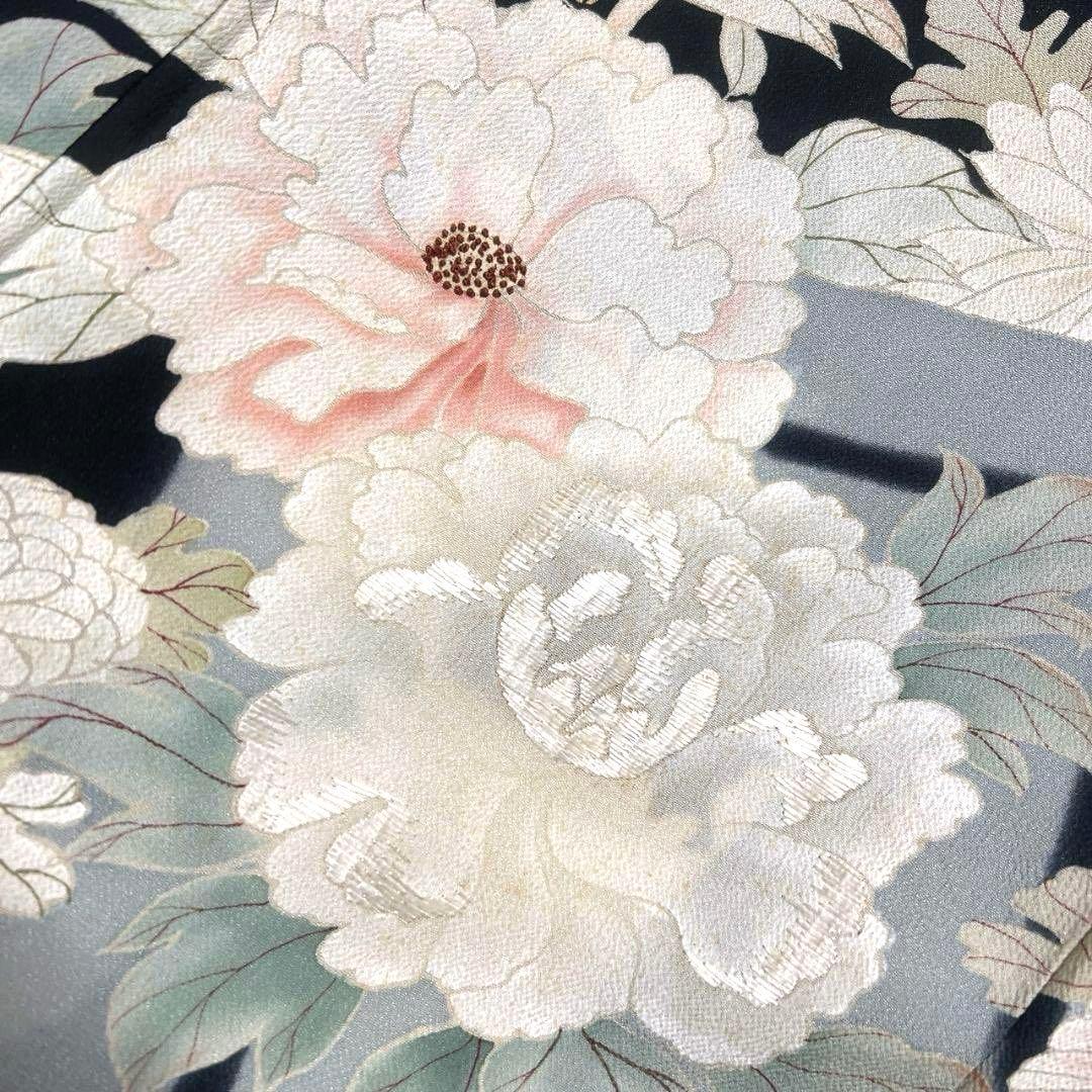 アンティーク　黒留袖　刺繍　相良刺繍　牡丹　菊花　立花　着物　101b p