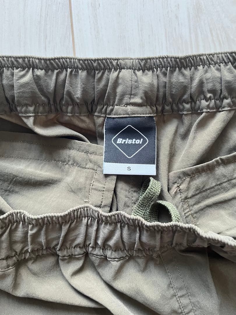 F.C. Real Bristol ショートパンツ オリーブ