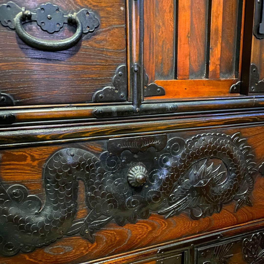 両面使用！木製階段状タンス　アンティーク 龍 両面彫金 引き取り！