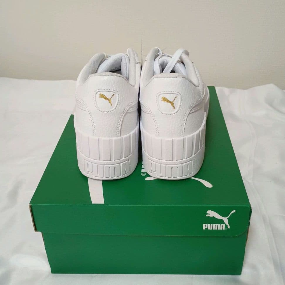 坂本凜愛 新品　PUMA プーマ CALI WEDGE WNS スニーカー