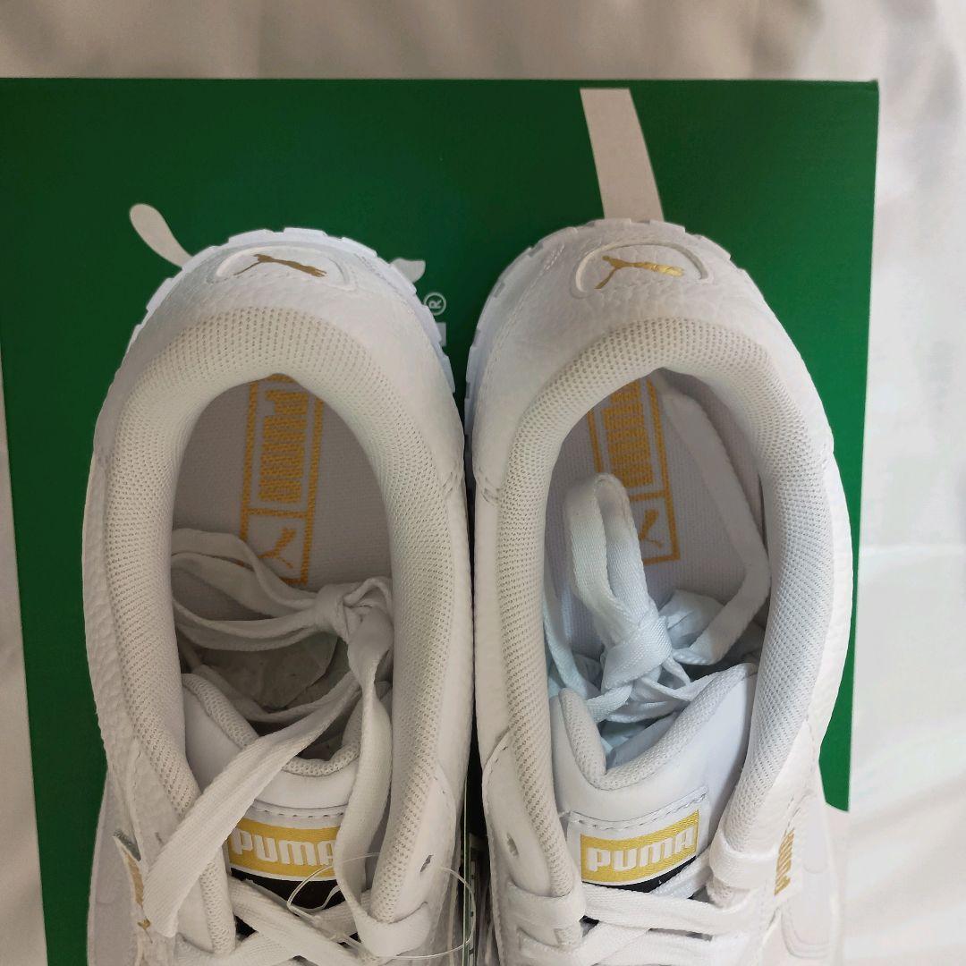 坂本凜愛 新品　PUMA プーマ CALI WEDGE WNS スニーカー