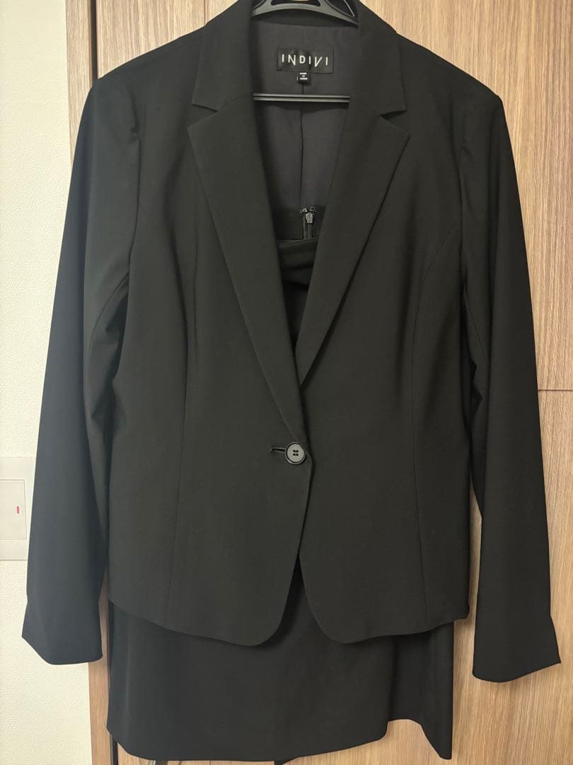 INDIVI ブラックスーツ タイトスカート付き