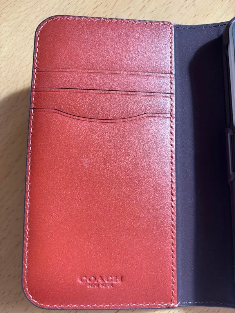 COACH iPhone SE (2022) 手帳型ケース