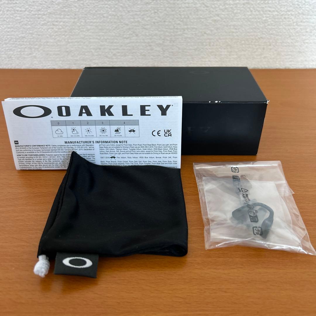 OAKLEY Futurity Sun サングラス