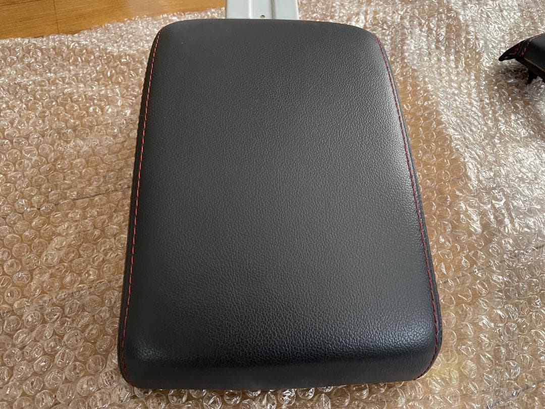 インプレッサ・レヴォーグ用 純正合革貼り赤ステッチ入りアームレスト他内装品3点