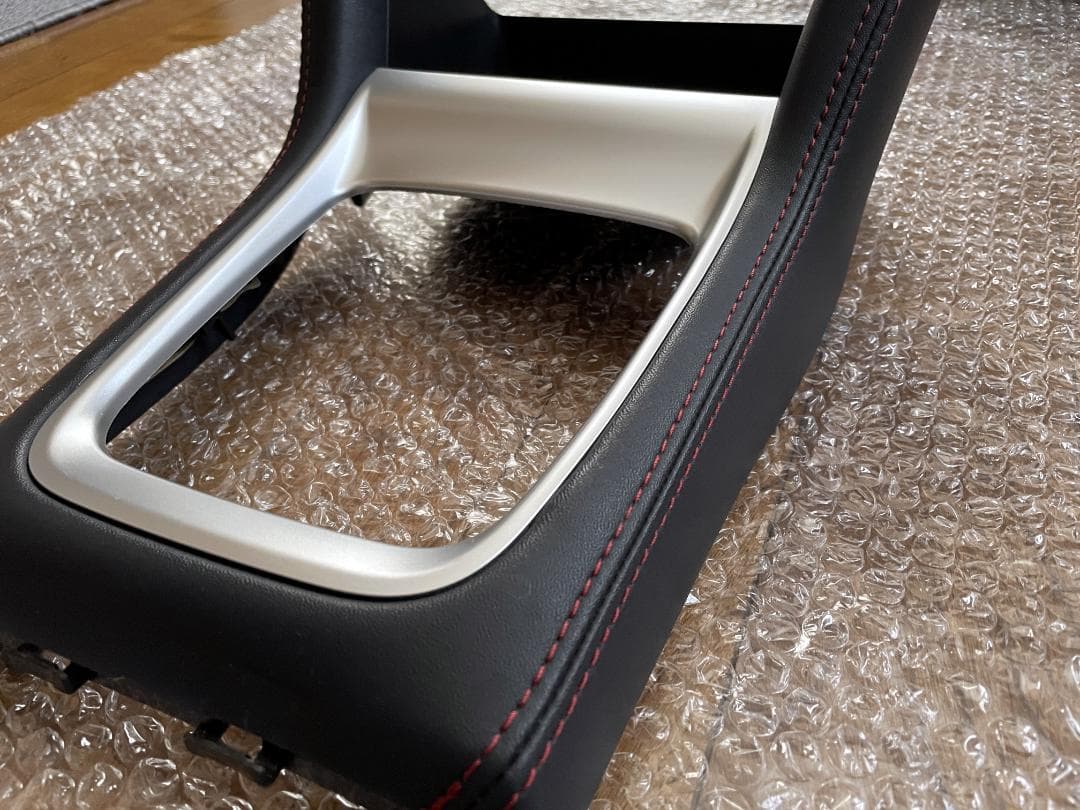 インプレッサ・レヴォーグ用 純正合革貼り赤ステッチ入りアームレスト他内装品3点