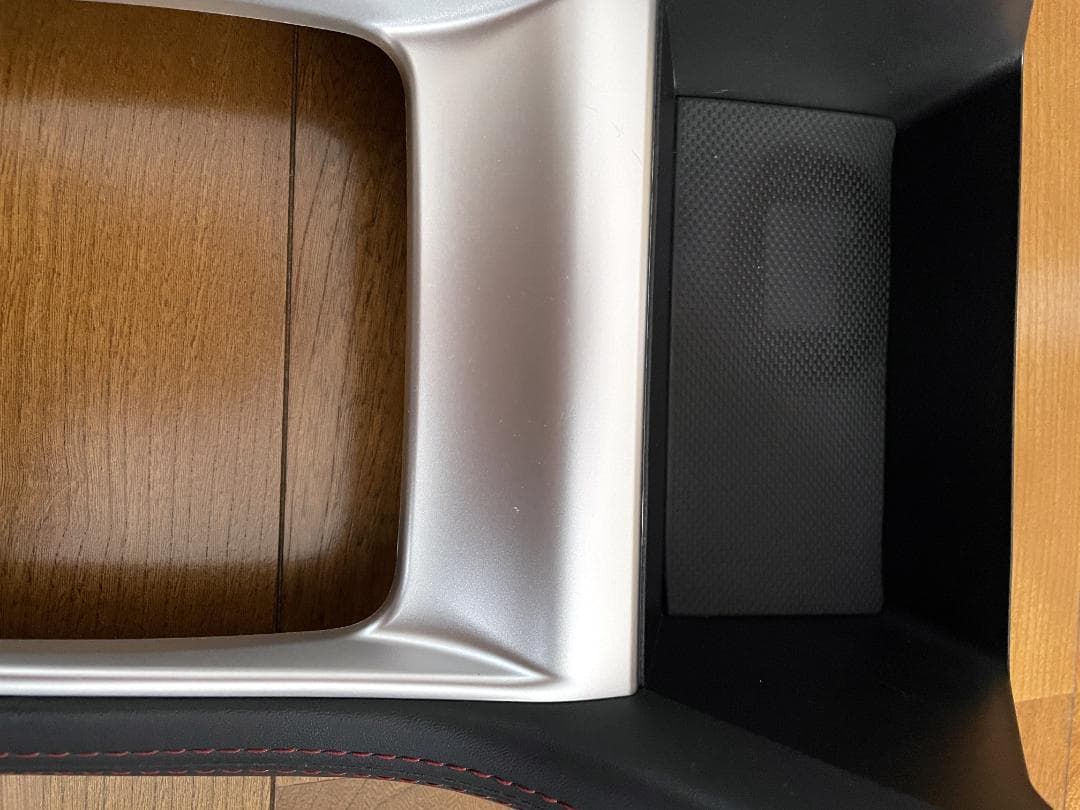 インプレッサ・レヴォーグ用 純正合革貼り赤ステッチ入りアームレスト他内装品3点