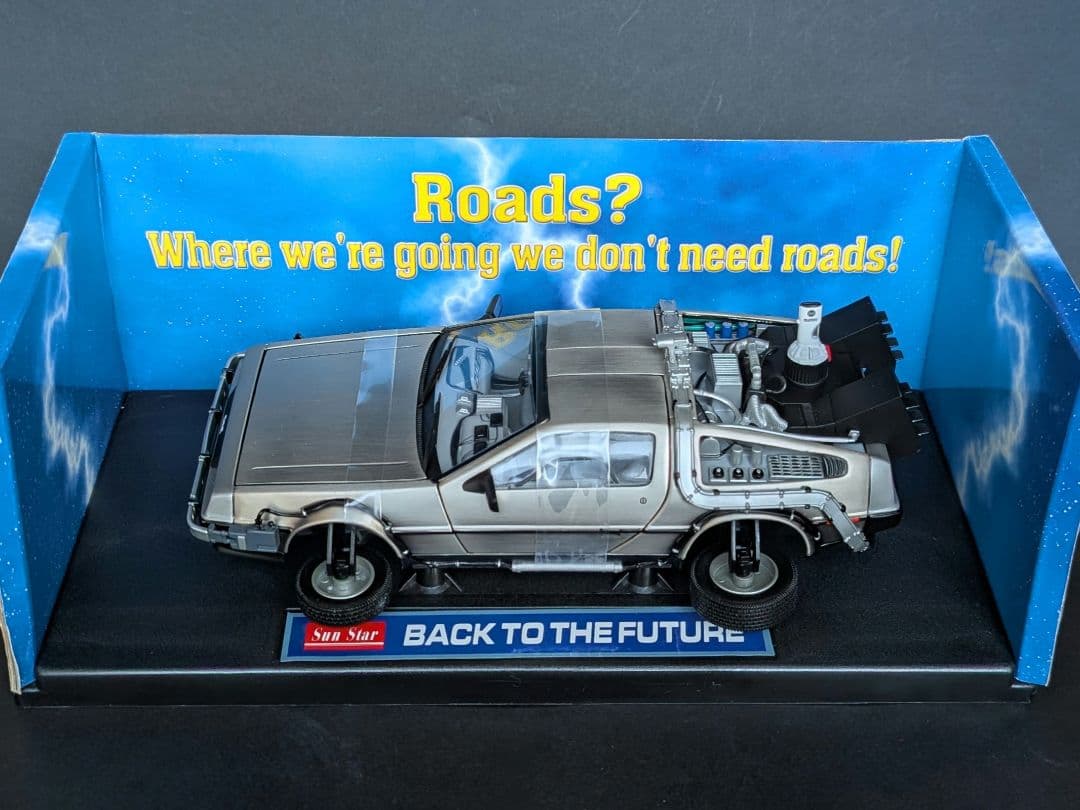 SunStar 1/18 バック・トゥ・ザ・フューチャー パート2 デロリアン