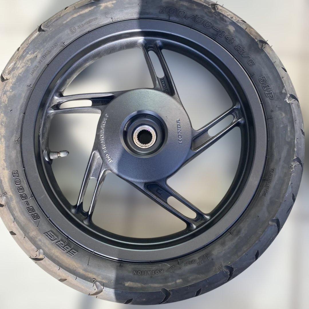 PCX 125の前後タイヤホイールセットVespa 90/90-14 ブラック