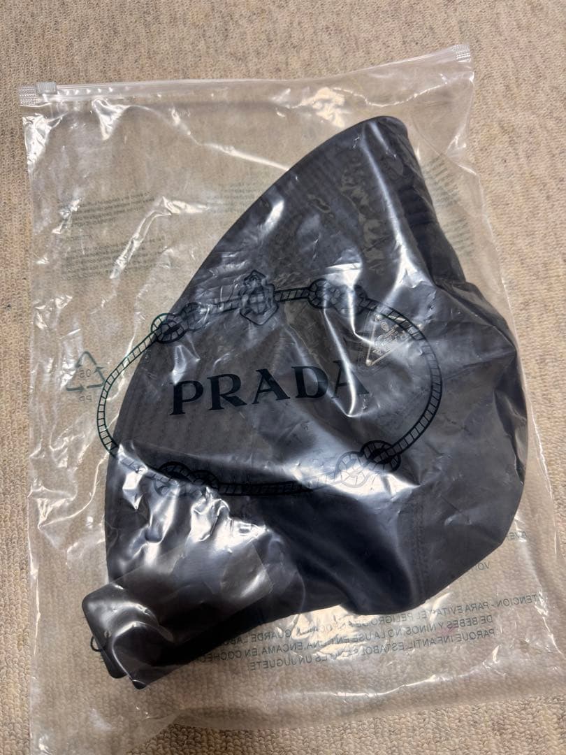 PRADA ブラック バケットハット ナイロン バケハ