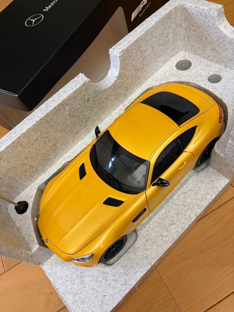 Mercedes公式 AMG GT S イエロー 1/18スケール