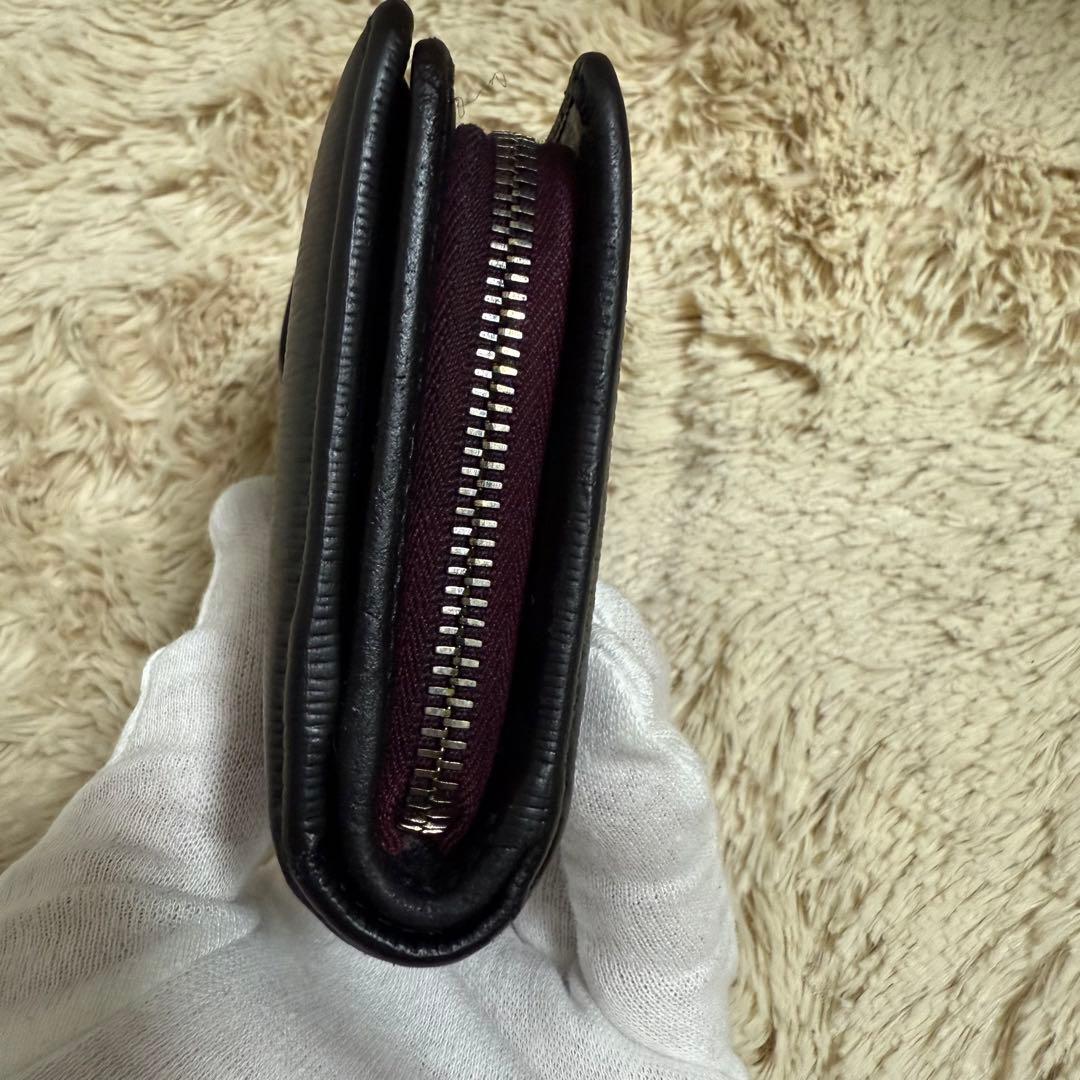 ✨美品✨プラダ　折りたたみ財布　レザー　金具　黒