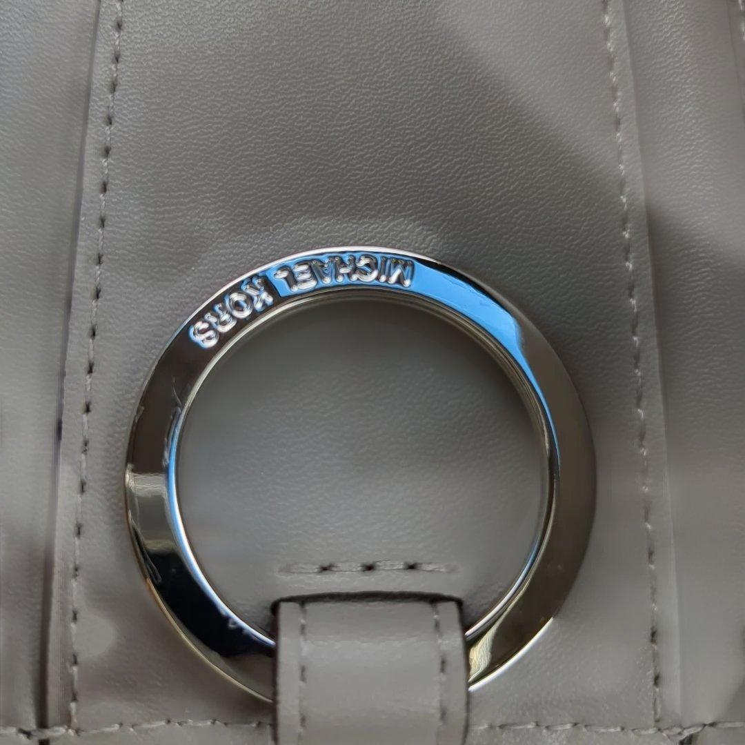 MICHAEL KORS グレー レザー キーケース