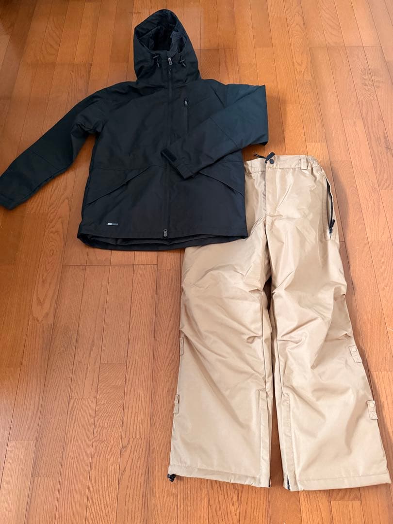スノーボードウェアセット（黒・ベージュ）