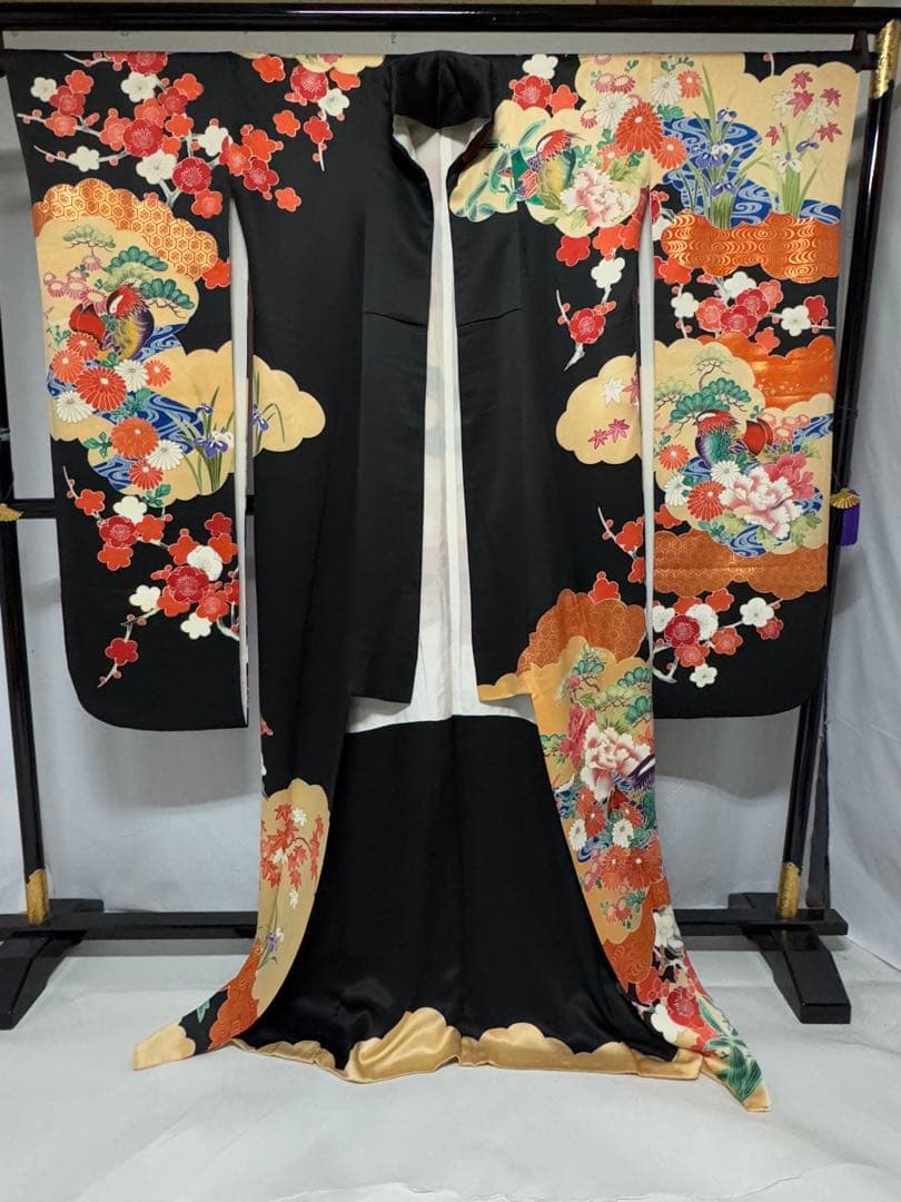 [美品] 高身長　振袖　黒　古典柄　松竹梅　駒刺繍　成人式　卒業式　礼装　結婚式