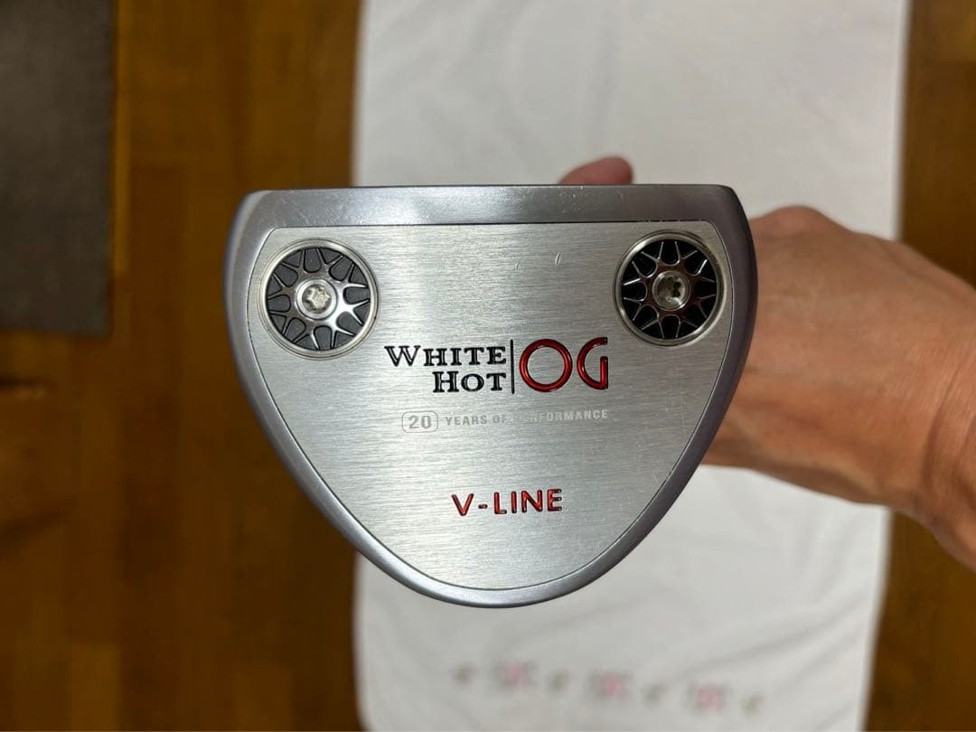 ホワイトホットOG Vラインパター