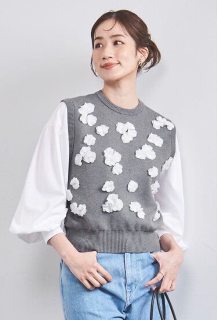 UNITED ARROWS ｜ 3Dフラワーモチーフ ノースリーブ ニットベスト