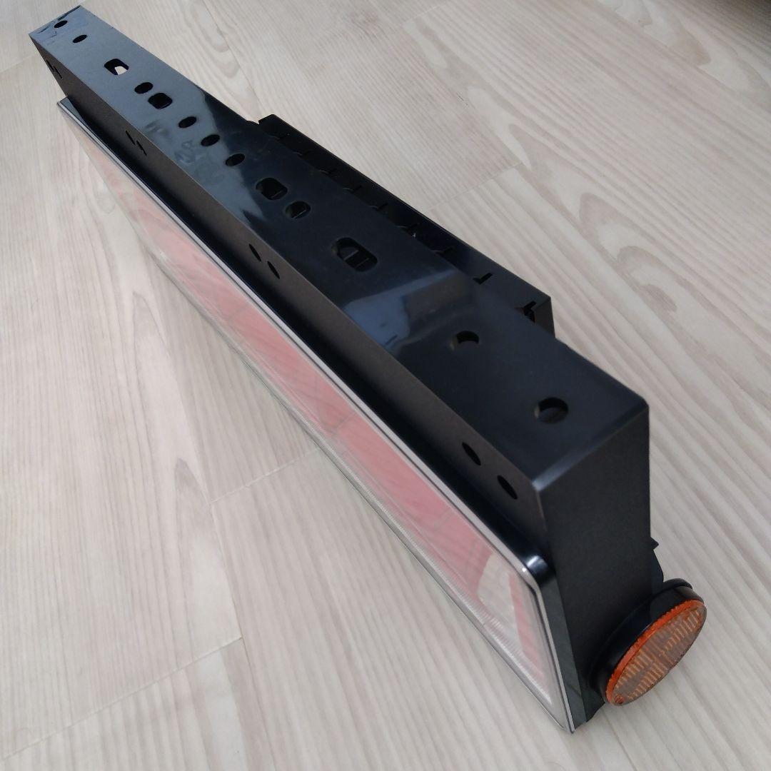 小糸製、3連シーケンシャルテールランプ