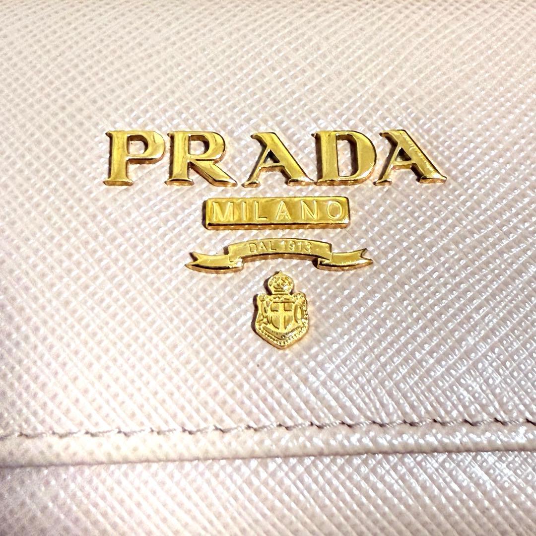 【美品】プラダ　ロゴ　サフィアーノ　4連キーケース　 キーリング