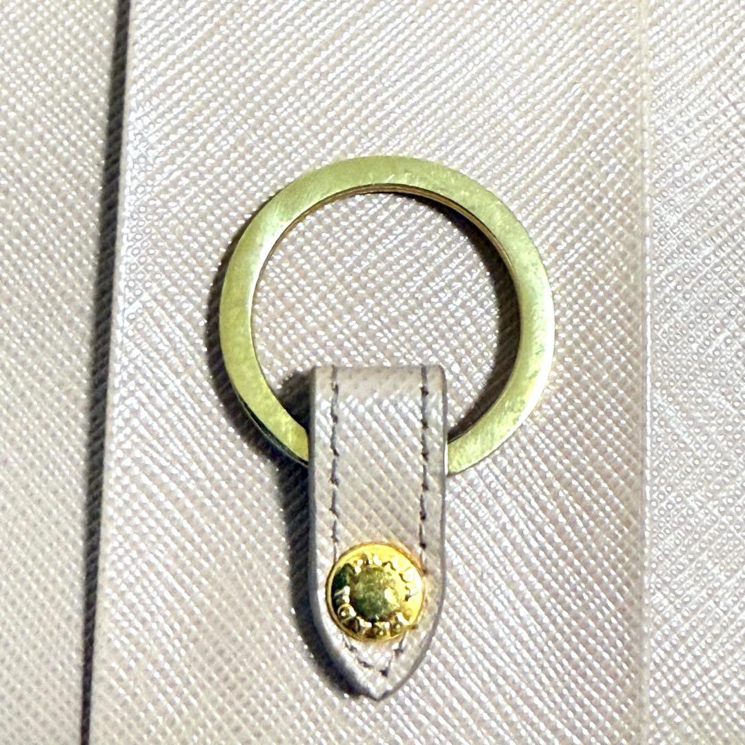 【美品】プラダ　ロゴ　サフィアーノ　4連キーケース　 キーリング