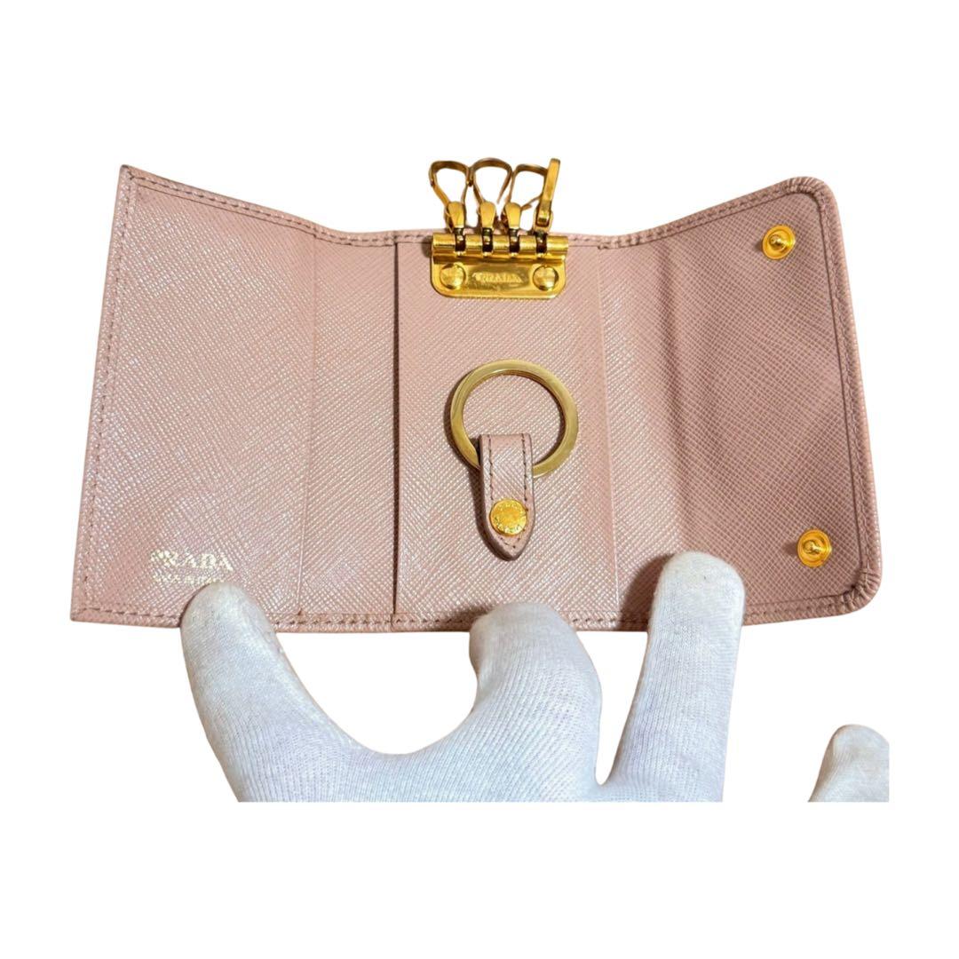 【美品】プラダ　ロゴ　サフィアーノ　4連キーケース　 キーリング