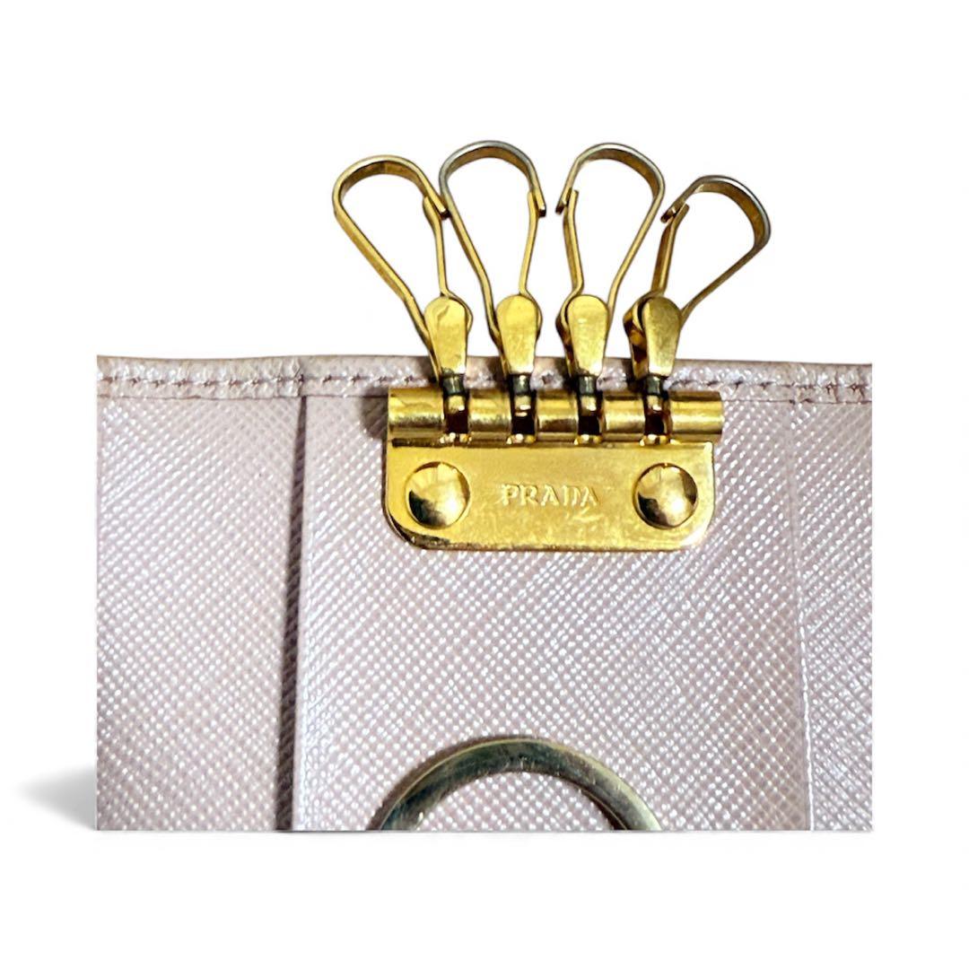 【美品】プラダ　ロゴ　サフィアーノ　4連キーケース　 キーリング