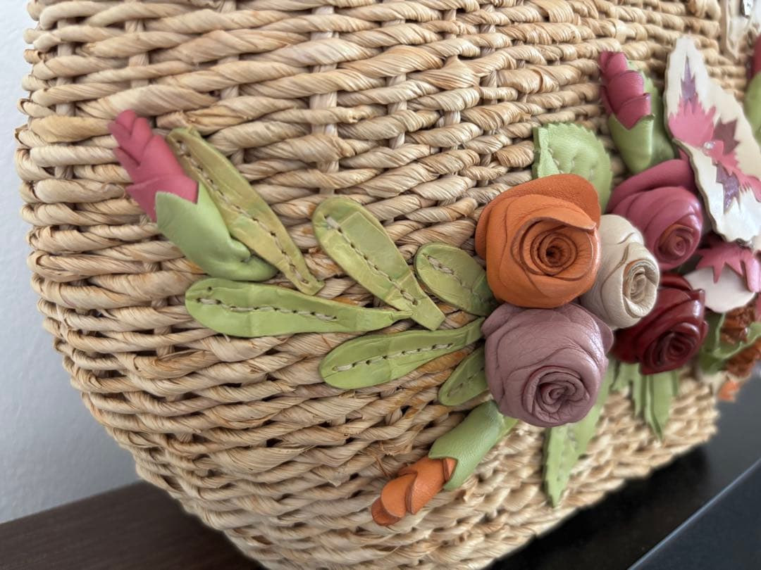 美品！かごバッグ　立体的な花　かごバッグ　花