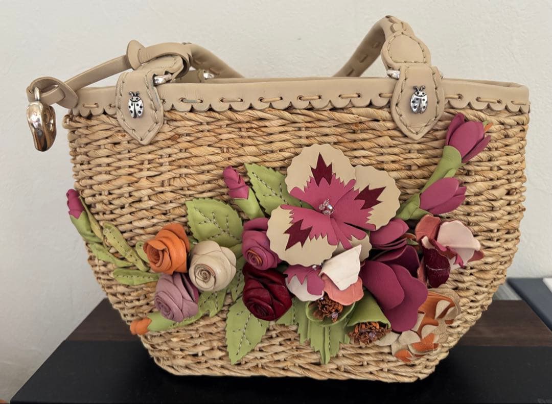 美品！かごバッグ　立体的な花　かごバッグ　花