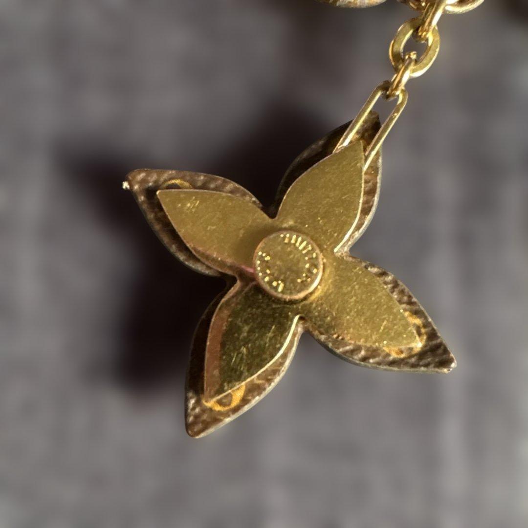 Louis Vuitton フラワー型キーホルダー ピンク