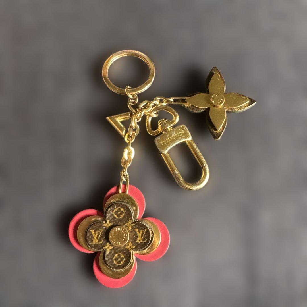 Louis Vuitton フラワー型キーホルダー ピンク