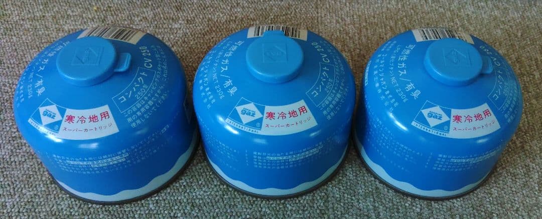 キャンピングガスのランタンとCV250カートリッジ3缶(寒冷仕様)のまとめ売り