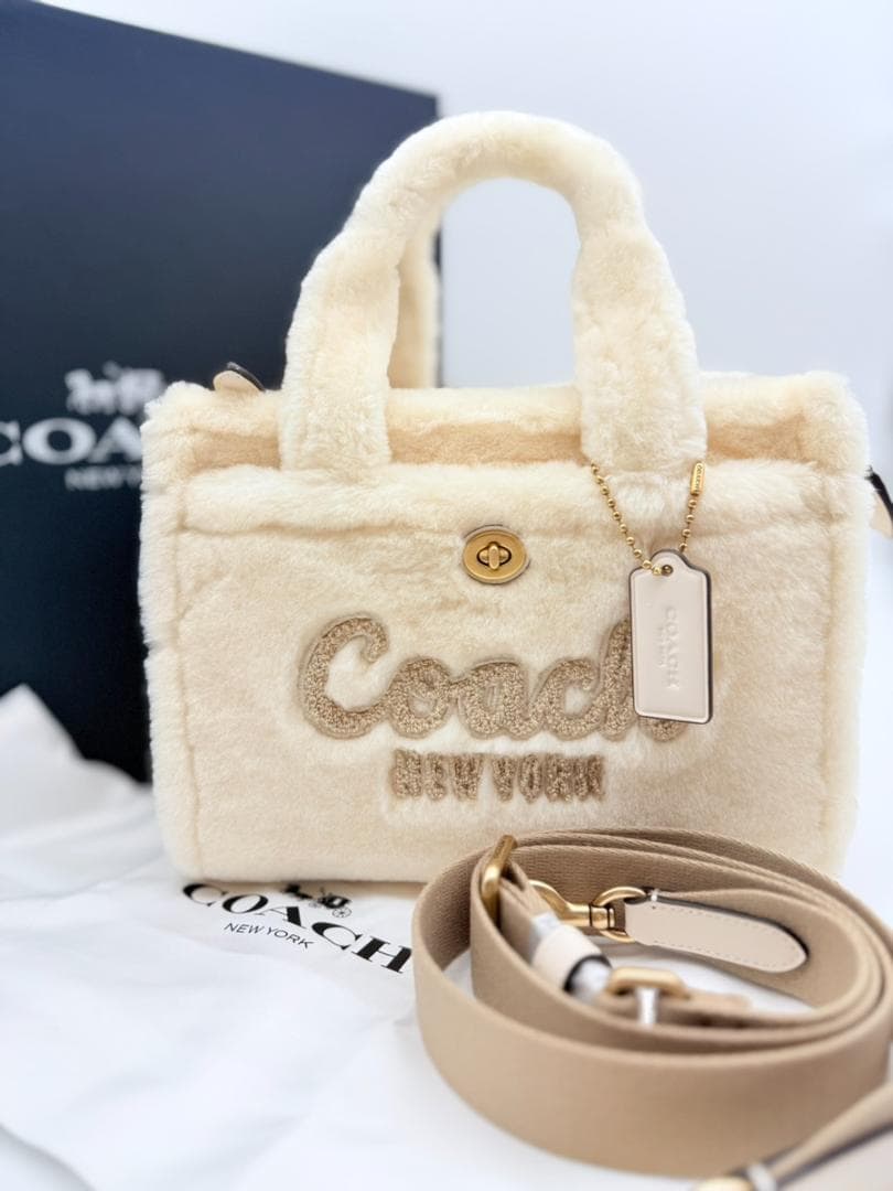 未使用✨箱付 COACH カーゴ 26 トートバッグ ファー ホワイト 2WAY