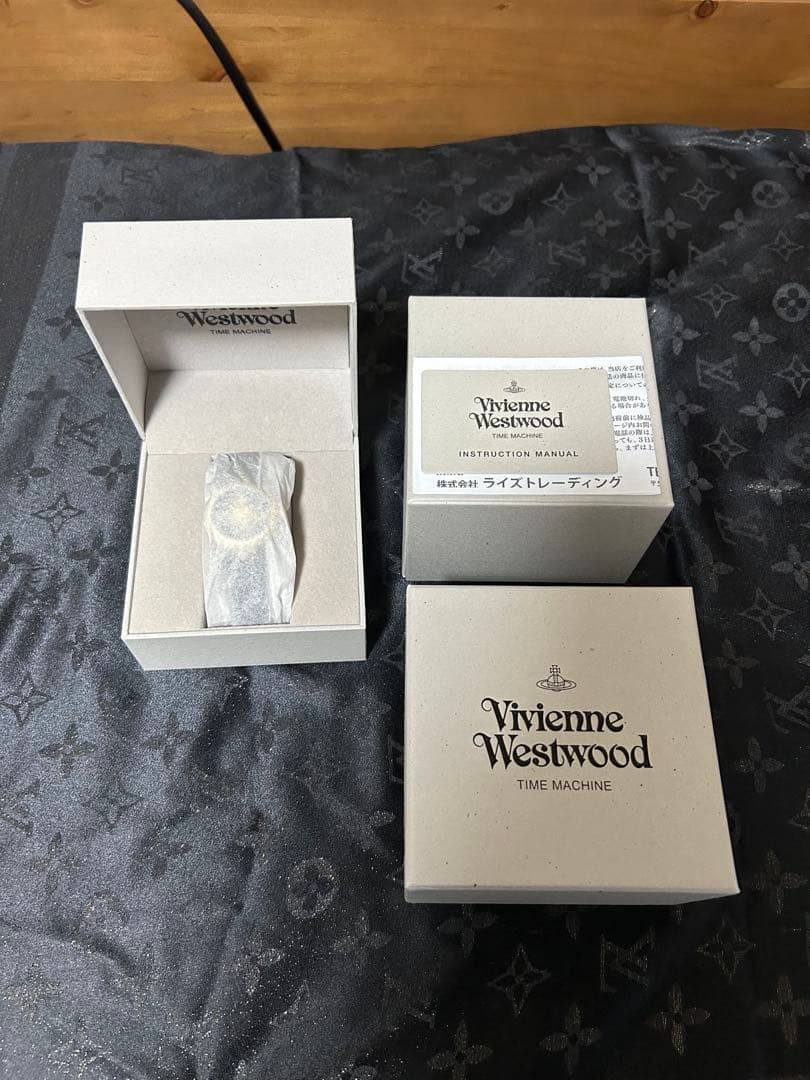 Vivienne Westwood アナログ腕時計 ブラック/ゴールド