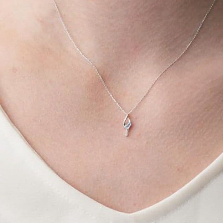 スタージュエリー　K10 WG　ブルートパーズ　ダイヤモンド　しずく　ネックレス