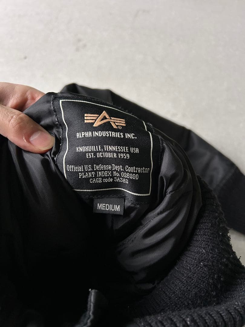 ALPHA INDUSTRIES　MA-1　フライトジャケット　黒　ハイネック