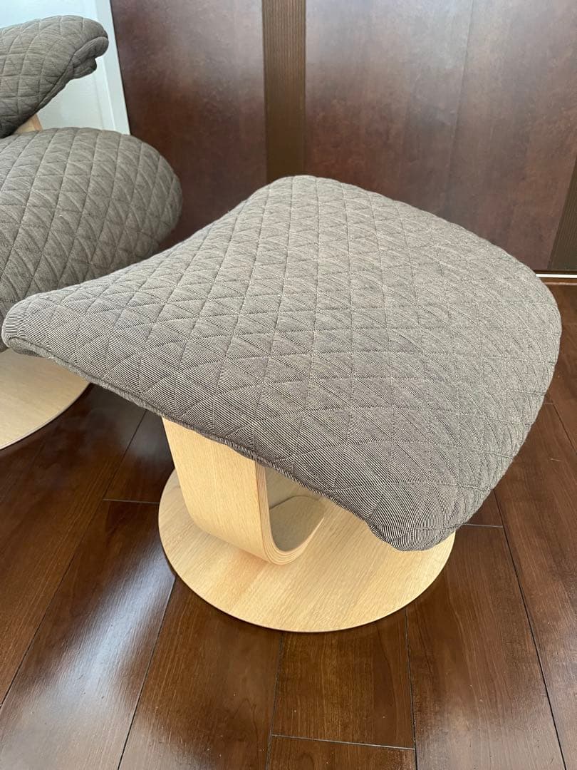 シュウ23　オットマン